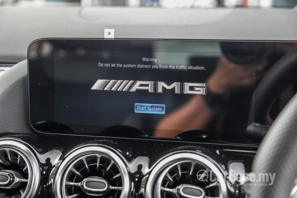 Mercedes-Benz AMG GLA H247 (2022) Interior