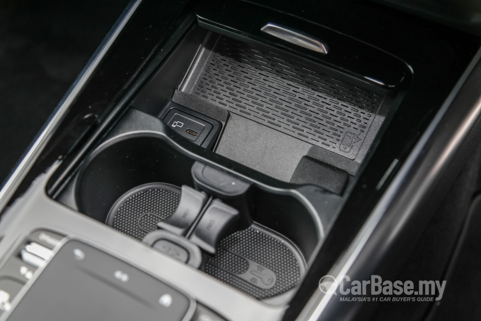 Mercedes-Benz AMG GLA H247 (2022) Interior