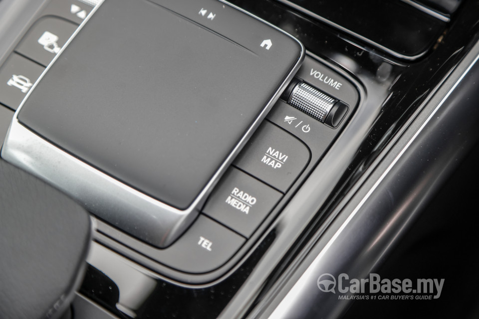 Mercedes-Benz AMG GLA H247 (2022) Interior