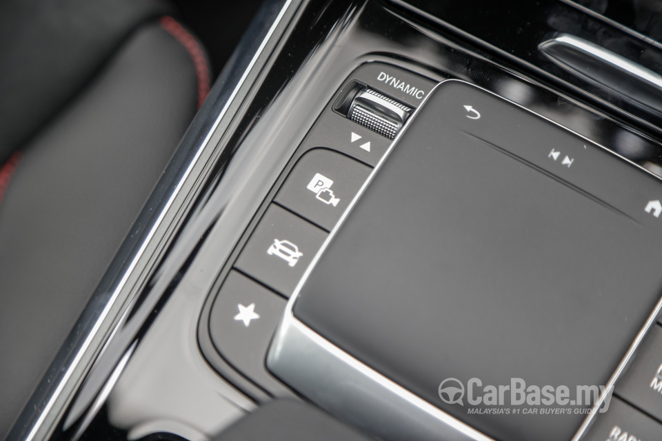 Mercedes-Benz AMG GLA H247 (2022) Interior
