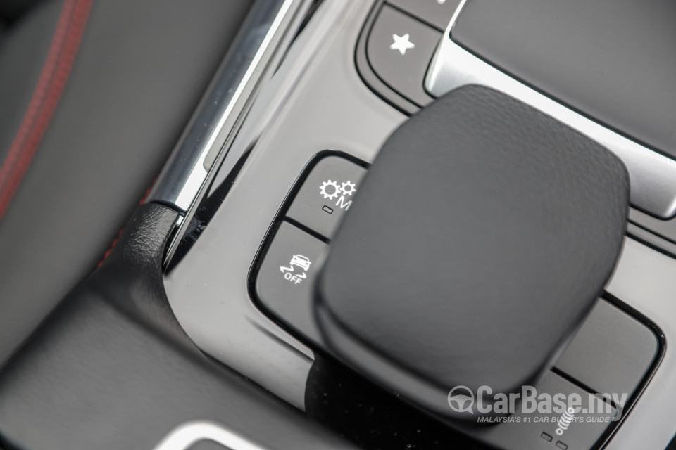 Mercedes-Benz AMG GLA H247 (2022) Interior