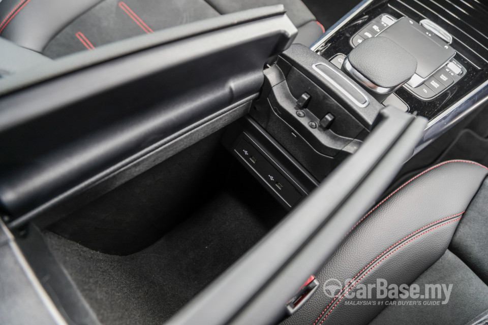 Mercedes-Benz AMG GLA H247 (2022) Interior