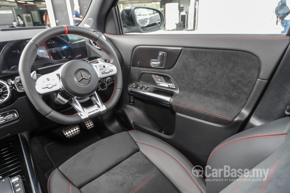 Mercedes-Benz AMG GLA H247 (2022) Interior
