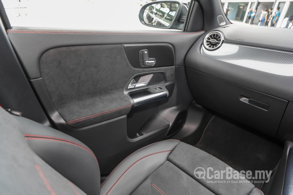 Mercedes-Benz AMG GLA H247 (2022) Interior