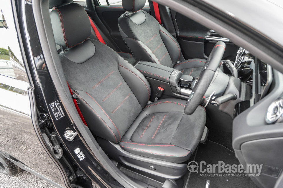 Mercedes-Benz AMG GLA H247 (2022) Interior