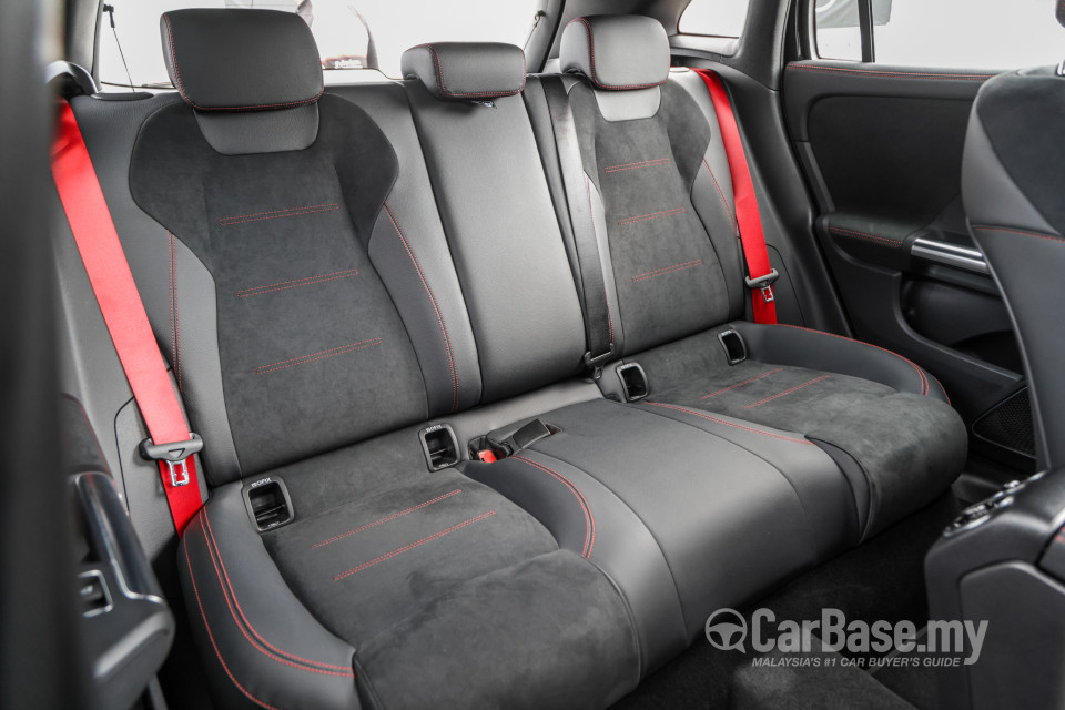 Mercedes-Benz AMG GLA H247 (2022) Interior