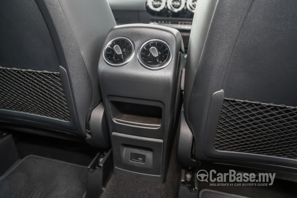 Mercedes-Benz AMG GLA H247 (2022) Interior