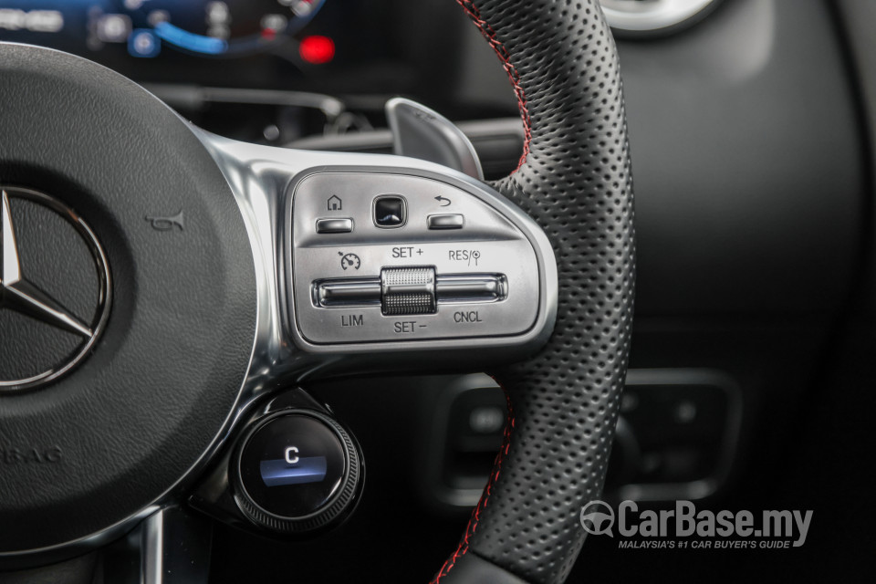 Mercedes-Benz AMG GLA H247 (2022) Interior