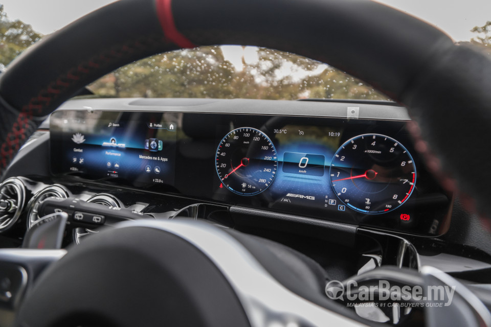 Mercedes-Benz AMG GLA H247 (2022) Interior