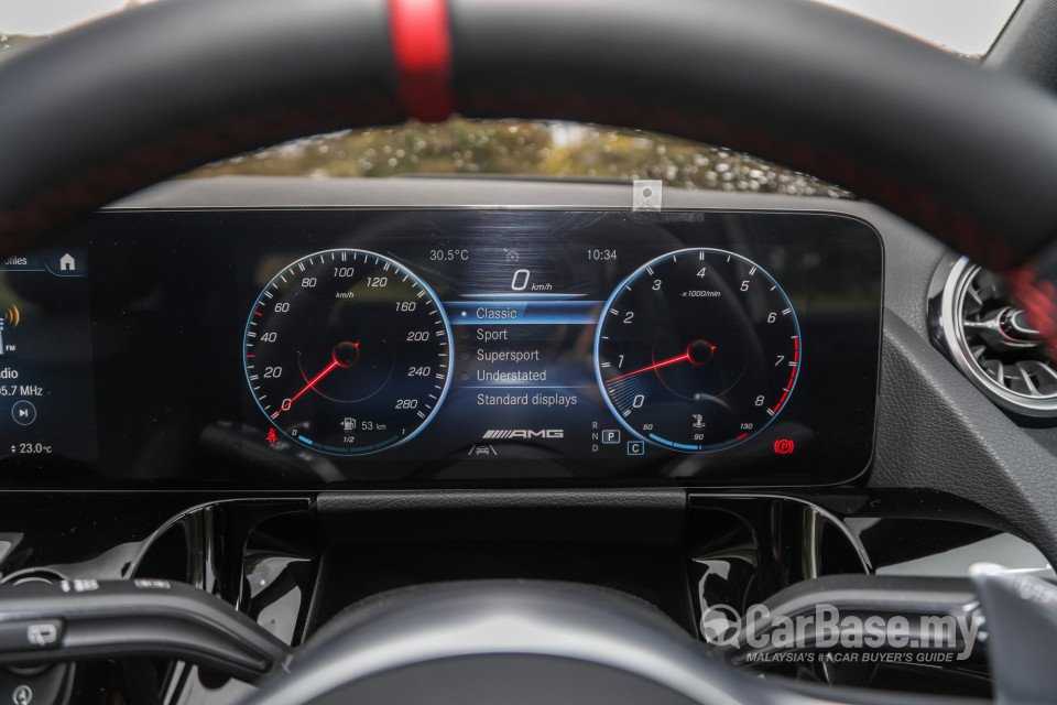 Mercedes-Benz AMG GLA H247 (2022) Interior