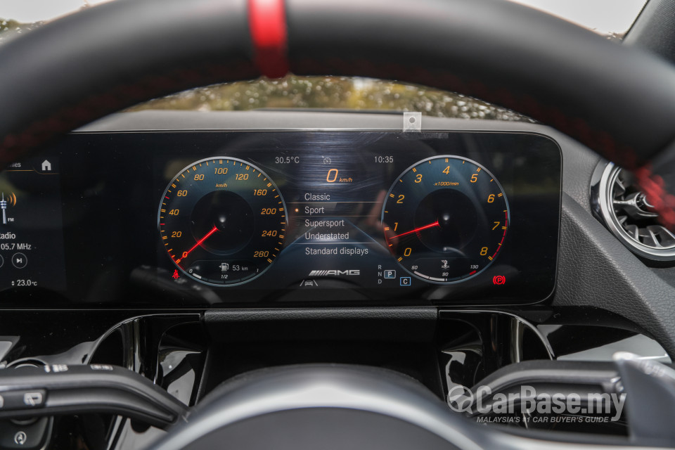 Mercedes-Benz AMG GLA H247 (2022) Interior