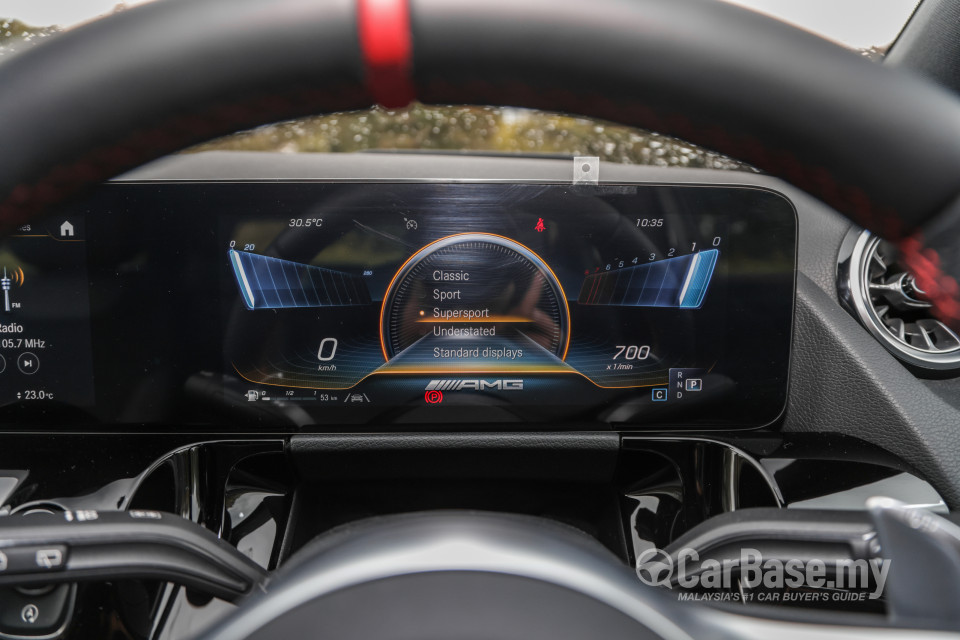 Mercedes-Benz AMG GLA H247 (2022) Interior