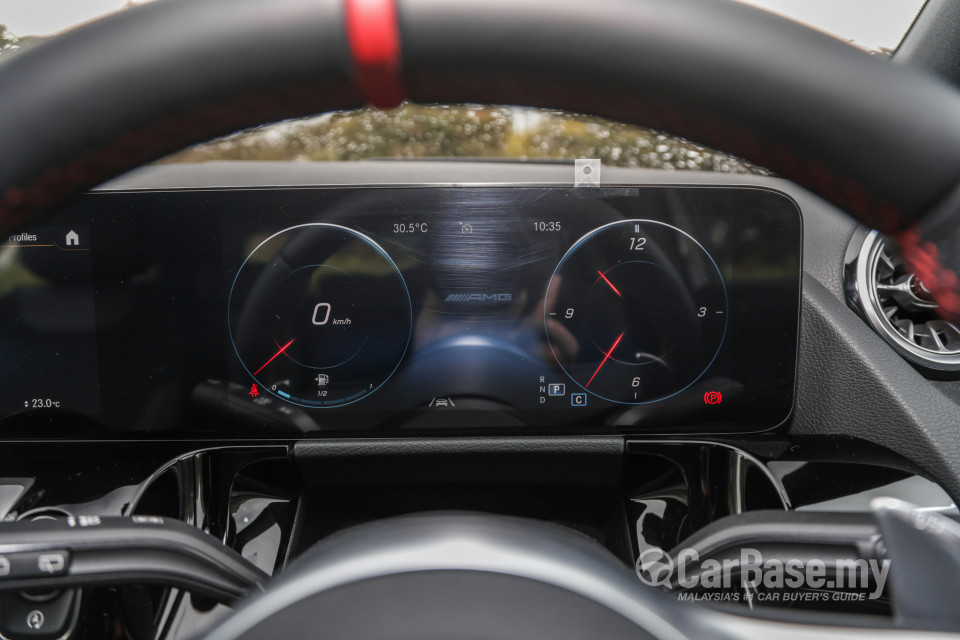 Mercedes-Benz AMG GLA H247 (2022) Interior