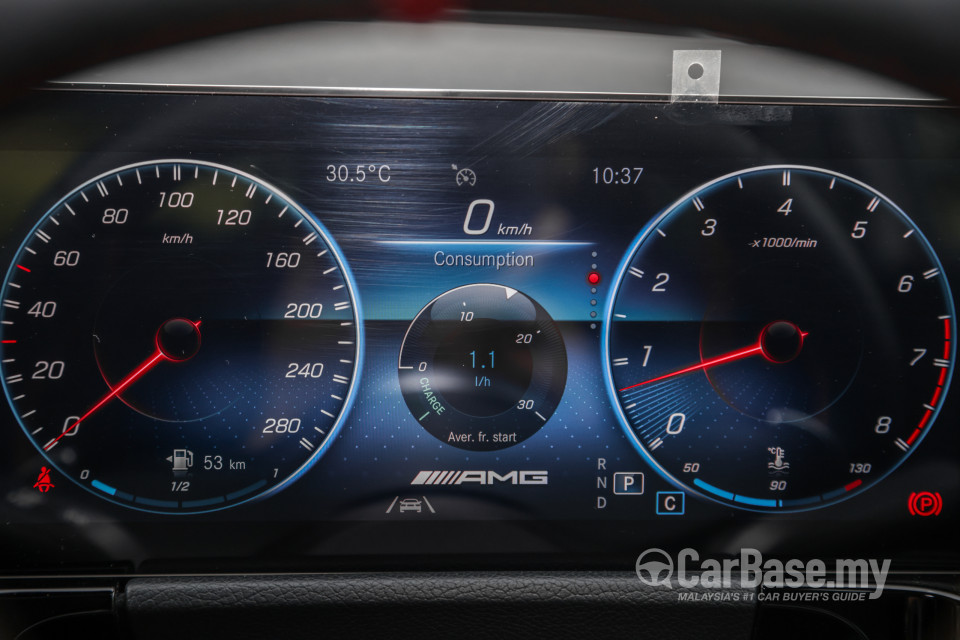 Mercedes-Benz AMG GLA H247 (2022) Interior