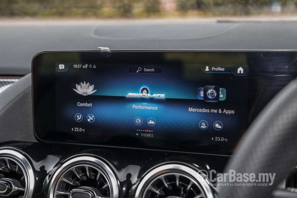 Mercedes-Benz AMG GLA H247 (2022) Interior