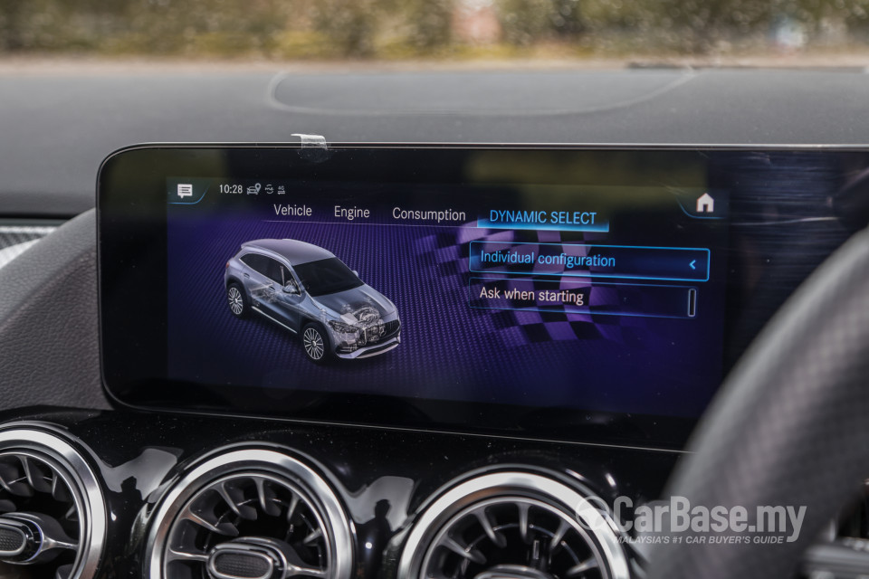 Mercedes-Benz AMG GLA H247 (2022) Interior