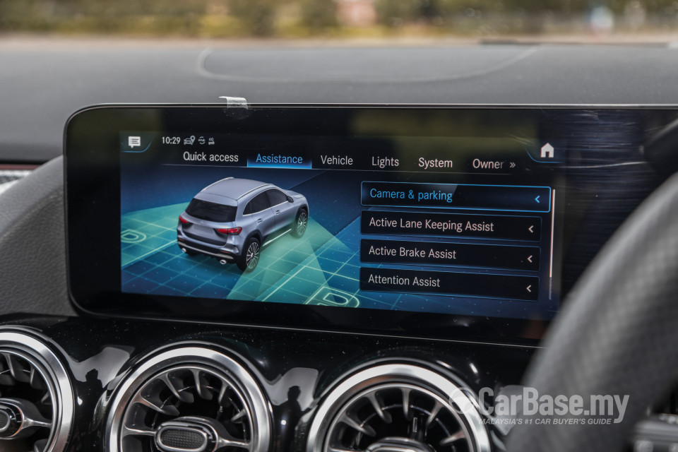 Mercedes-Benz AMG GLA H247 (2022) Interior