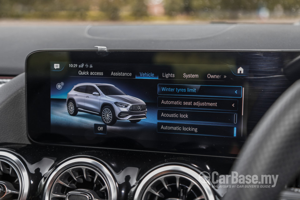 Mercedes-Benz AMG GLA H247 (2022) Interior