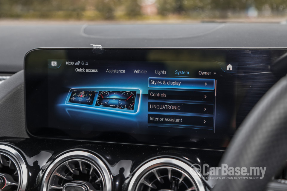 Mercedes-Benz AMG GLA H247 (2022) Interior