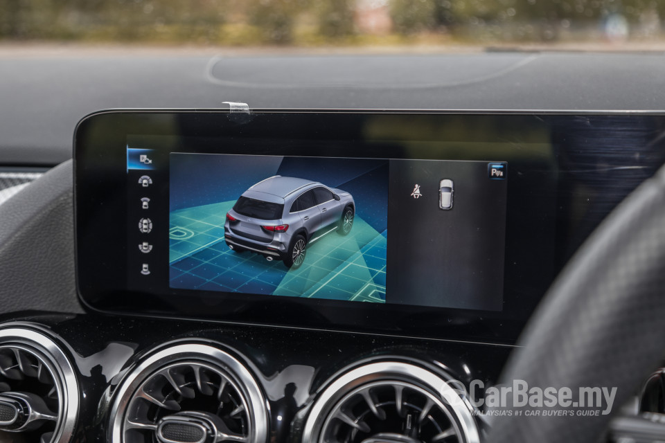 Mercedes-Benz AMG GLA H247 (2022) Interior