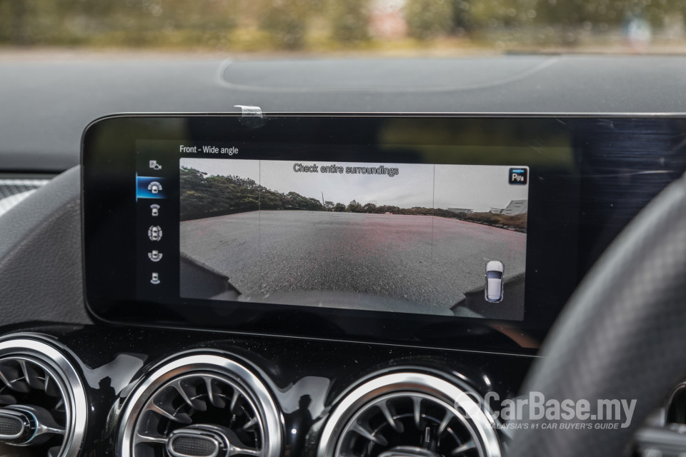 Mercedes-Benz AMG GLA H247 (2022) Interior