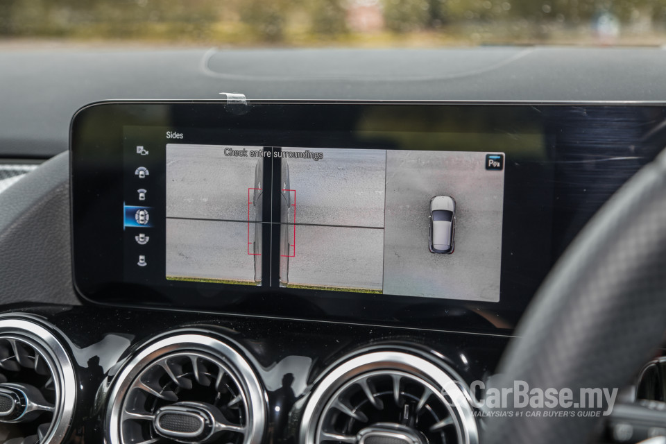 Mercedes-Benz AMG GLA H247 (2022) Interior