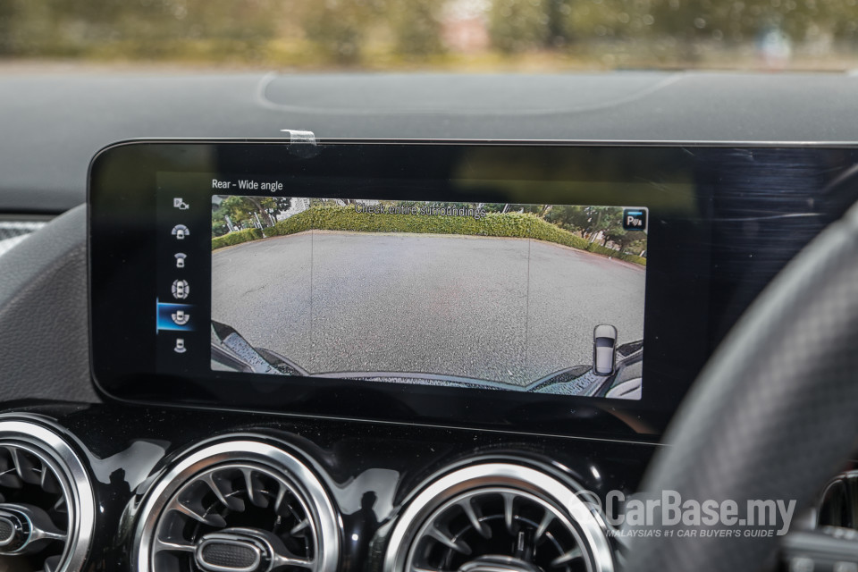 Mercedes-Benz AMG GLA H247 (2022) Interior