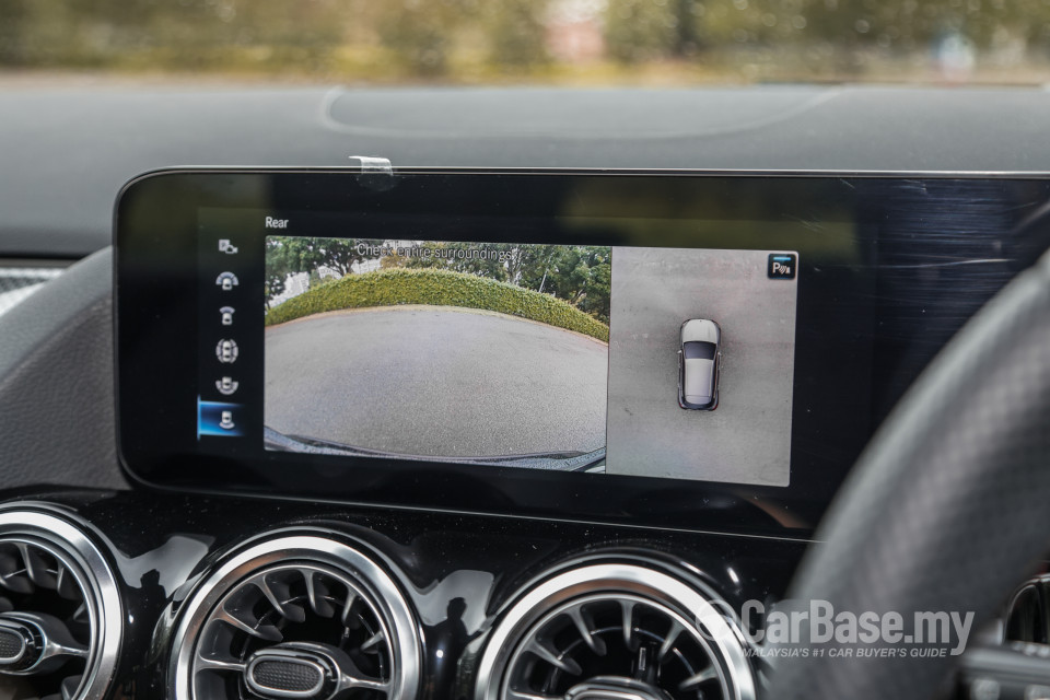 Mercedes-Benz AMG GLA H247 (2022) Interior