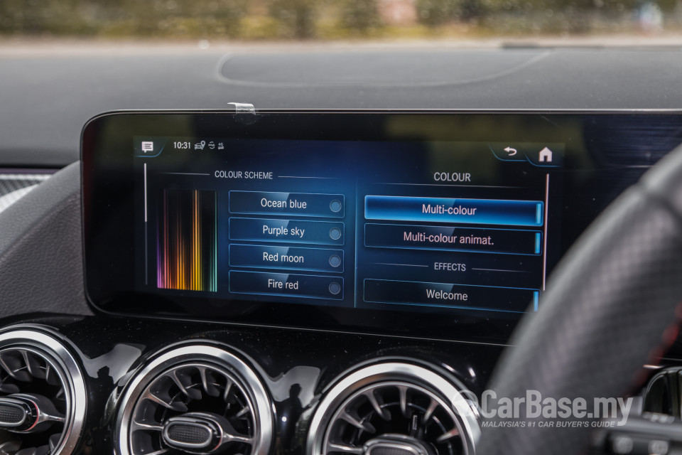 Mercedes-Benz AMG GLA H247 (2022) Interior