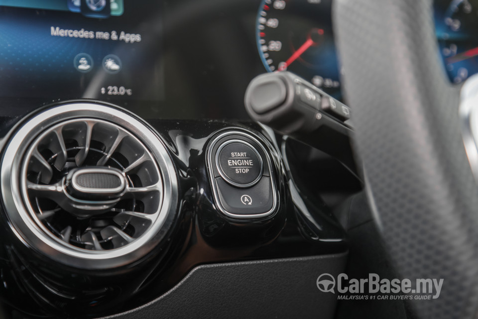 Mercedes-Benz AMG GLA H247 (2022) Interior