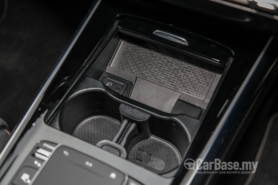 Mercedes-Benz AMG GLA H247 (2022) Interior