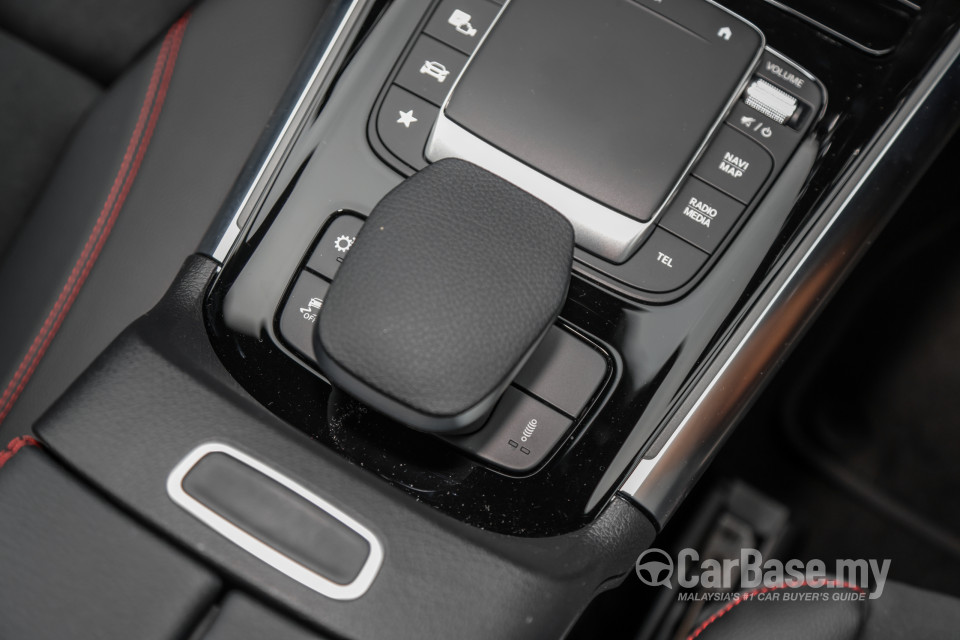 Mercedes-Benz AMG GLA H247 (2022) Interior