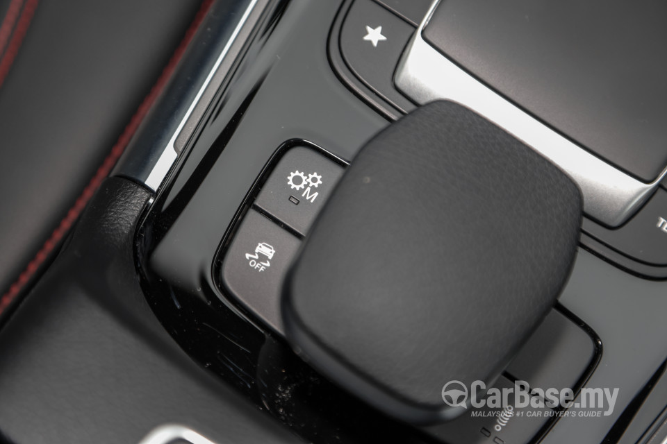 Mercedes-Benz AMG GLA H247 (2022) Interior
