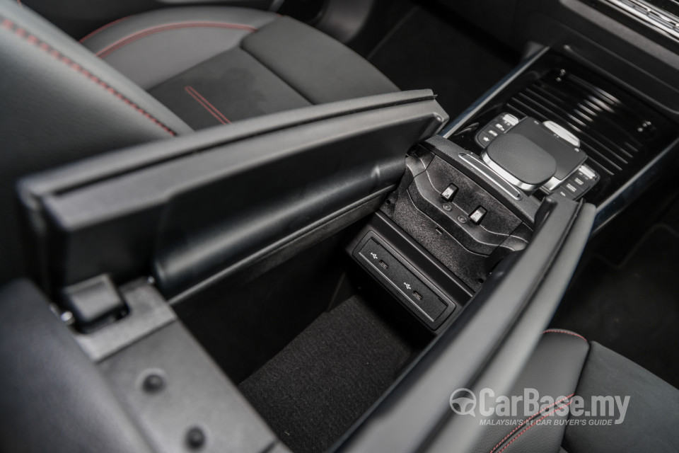 Mercedes-Benz AMG GLA H247 (2022) Interior