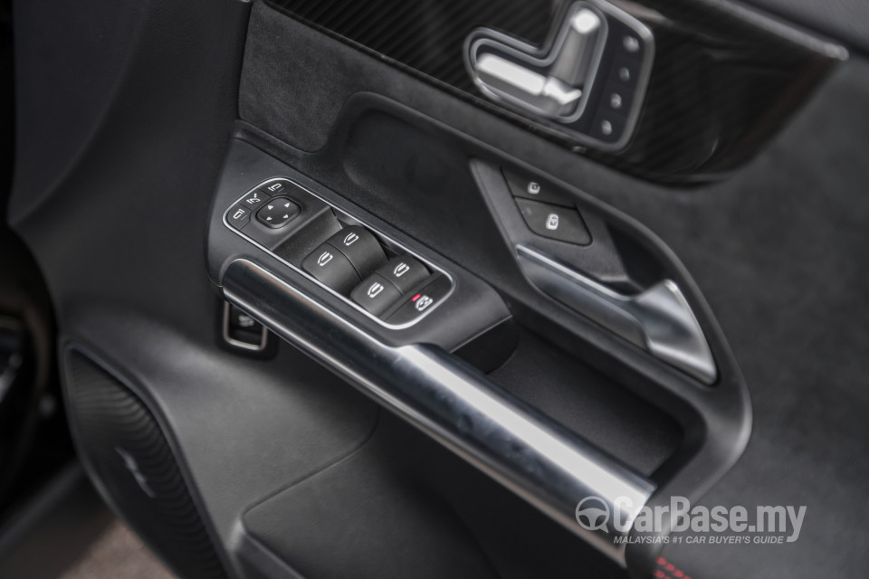 Mercedes-Benz AMG GLA H247 (2022) Interior