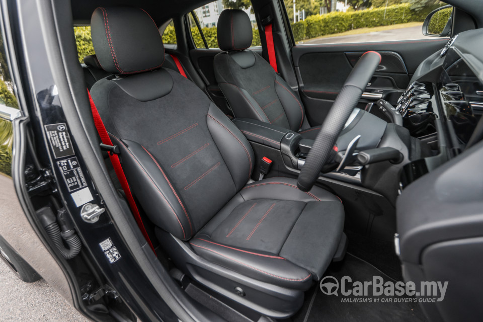 Mercedes-Benz AMG GLA H247 (2022) Interior
