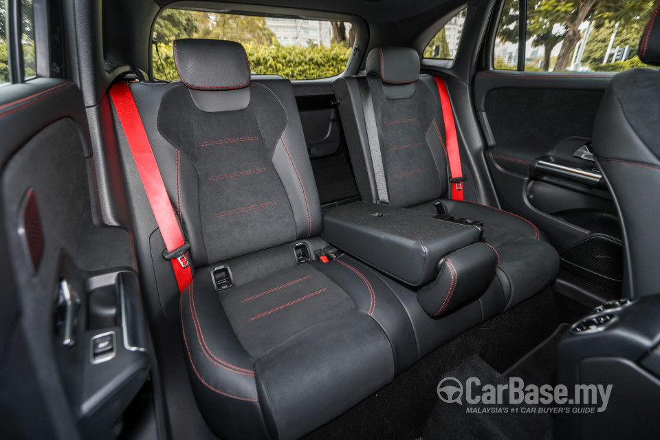 Mercedes-Benz AMG GLA H247 (2022) Interior