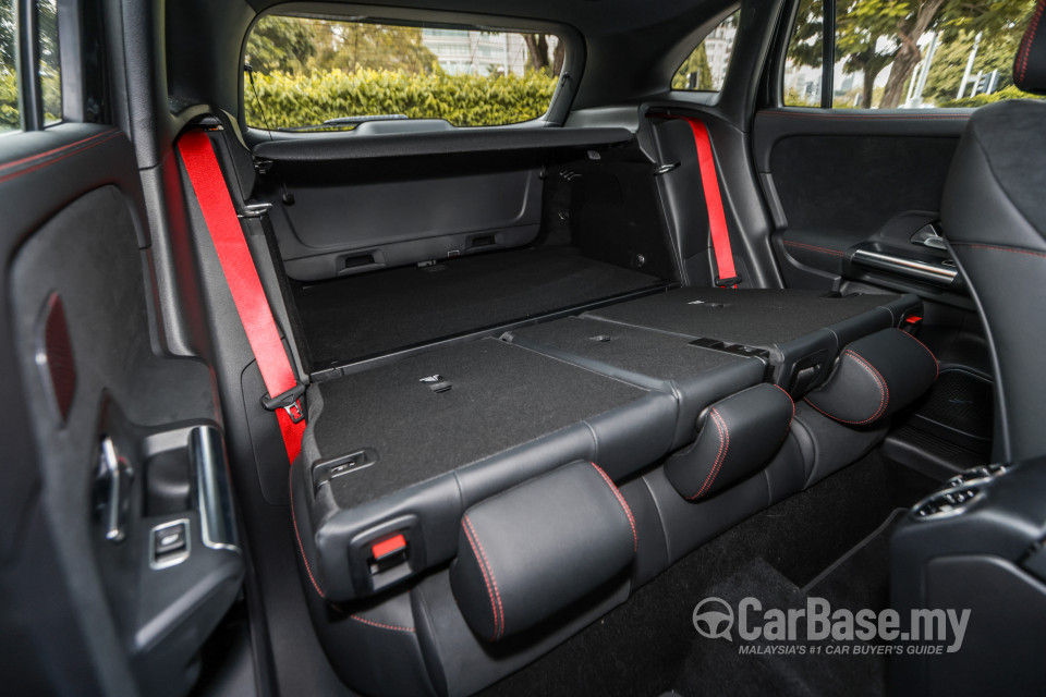 Mercedes-Benz AMG GLA H247 (2022) Interior