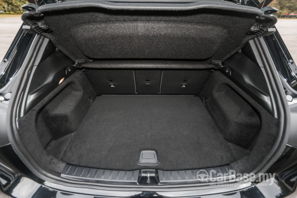 Mercedes-Benz AMG GLA H247 (2022) Interior