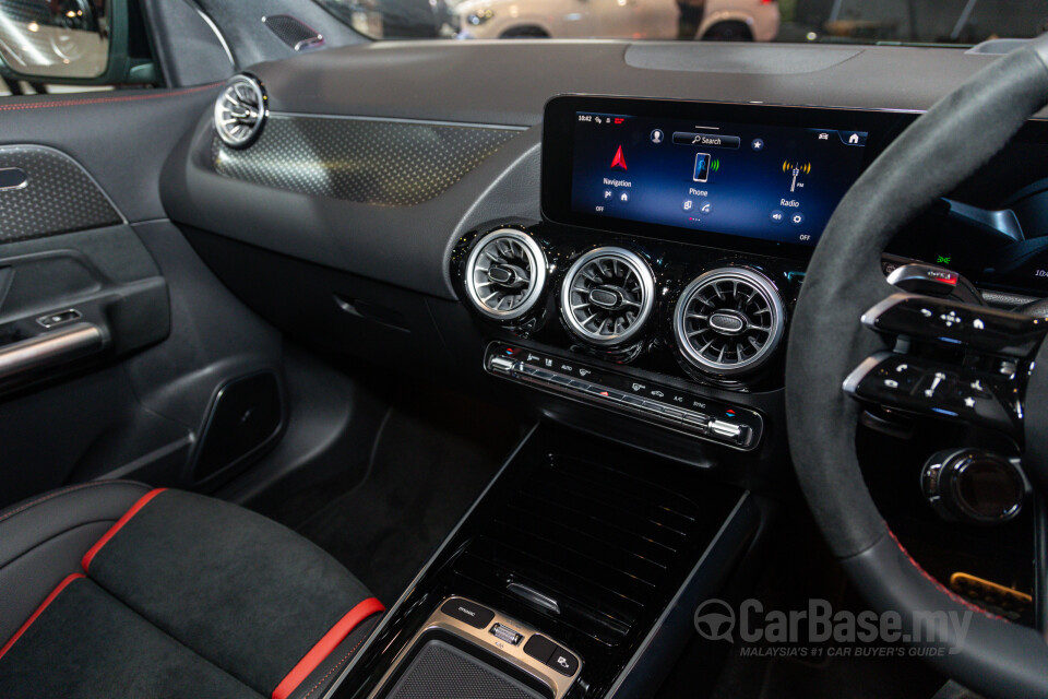 Mercedes-Benz AMG GLA H247 Facelift (2024) Interior