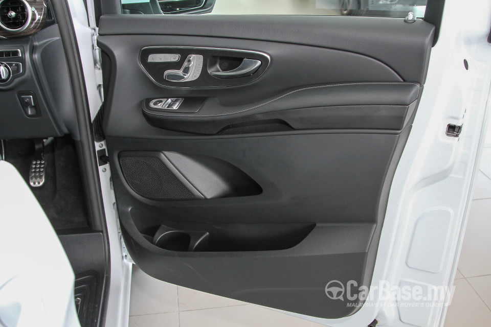 Mercedes-Benz V-Class W447 (2015) Interior