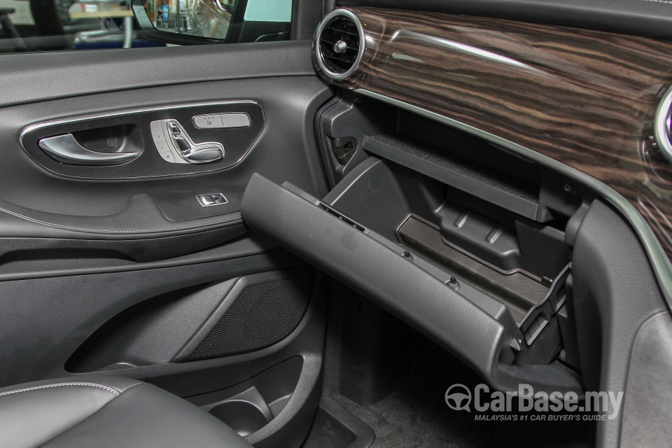 Mercedes-Benz V-Class W447 (2015) Interior