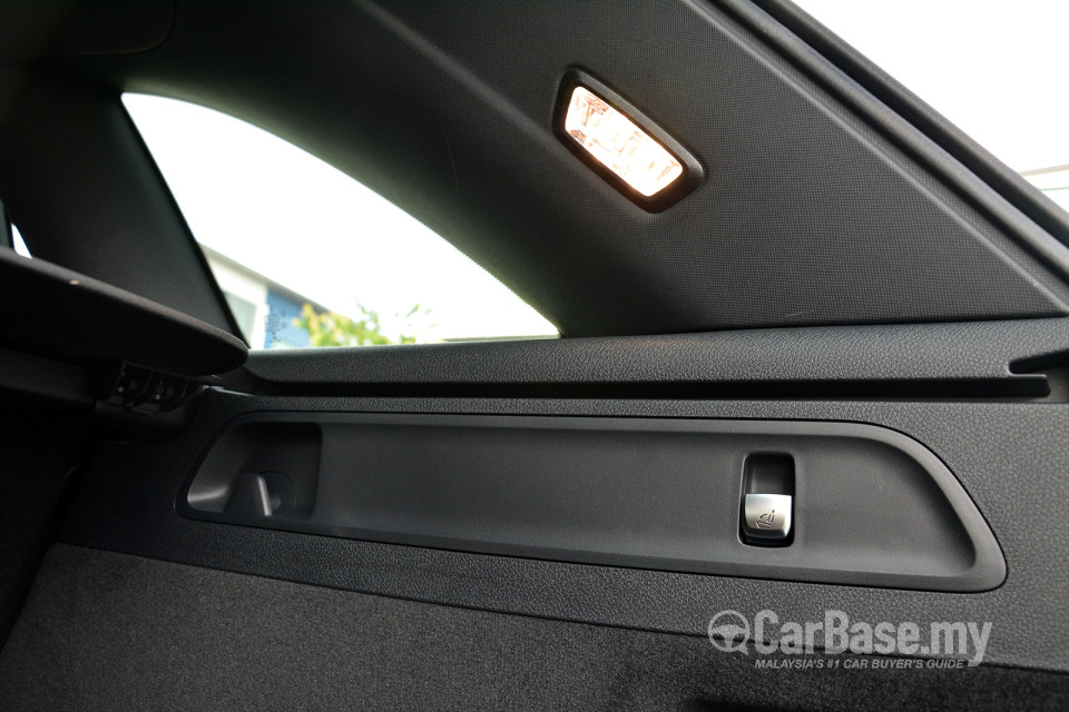 Mercedes-Benz GLC X253 (2016) Interior