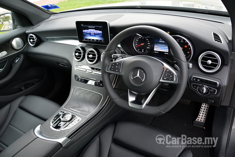 Mercedes-Benz GLC X253 (2016) Interior