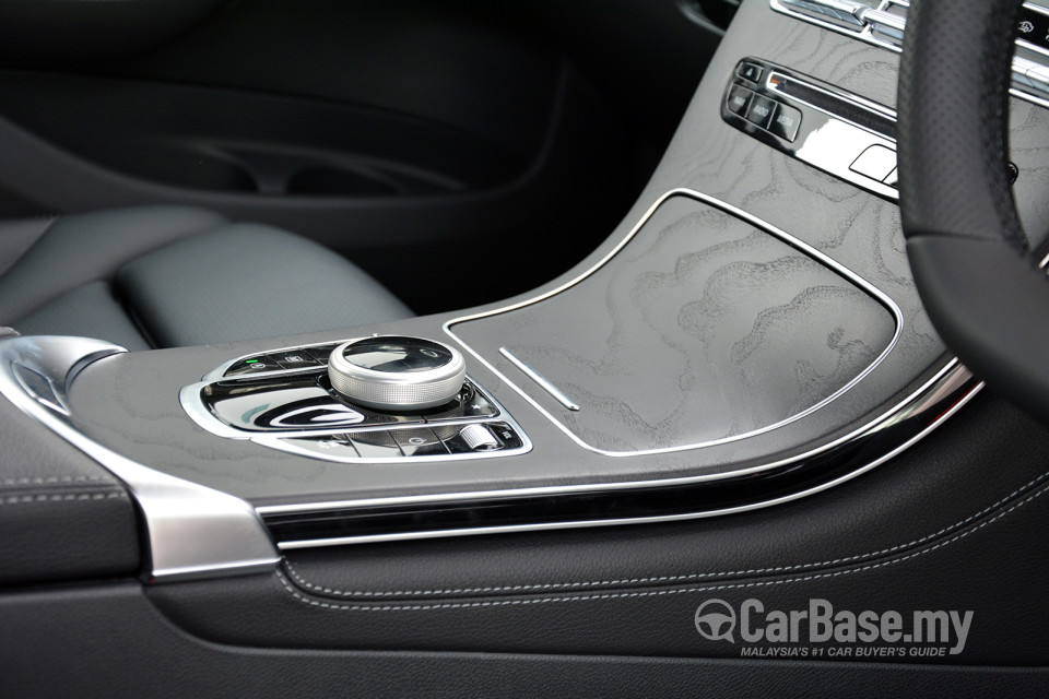 Mercedes-Benz GLC X253 (2016) Interior