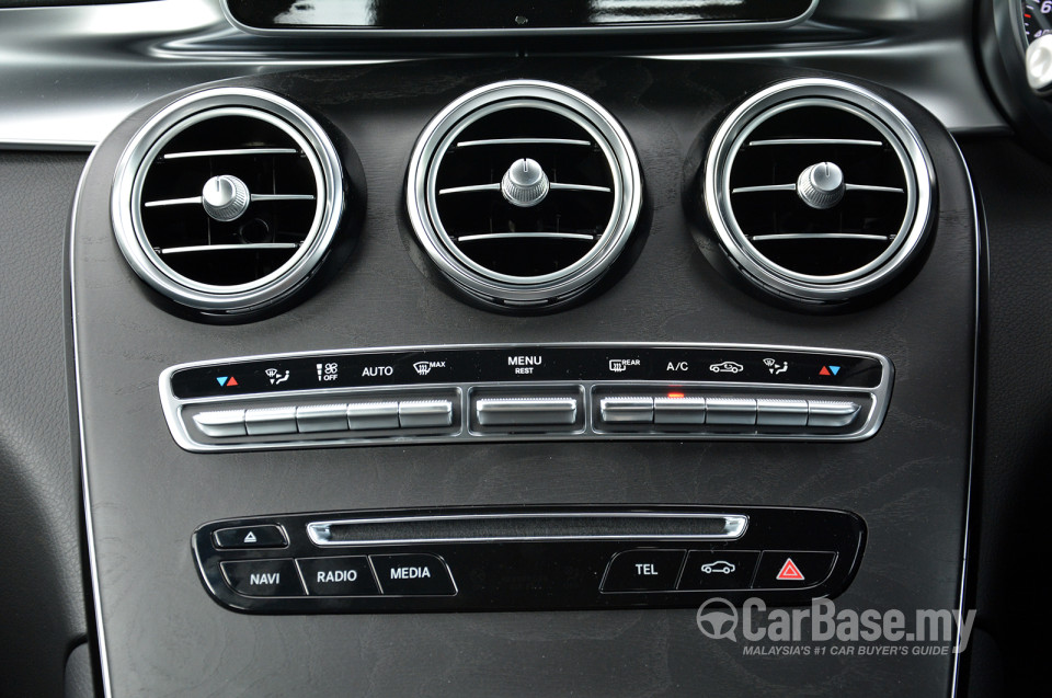 Mercedes-Benz GLC X253 (2016) Interior