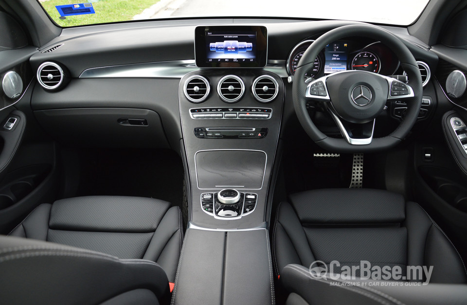 Mercedes-Benz GLC X253 (2016) Interior