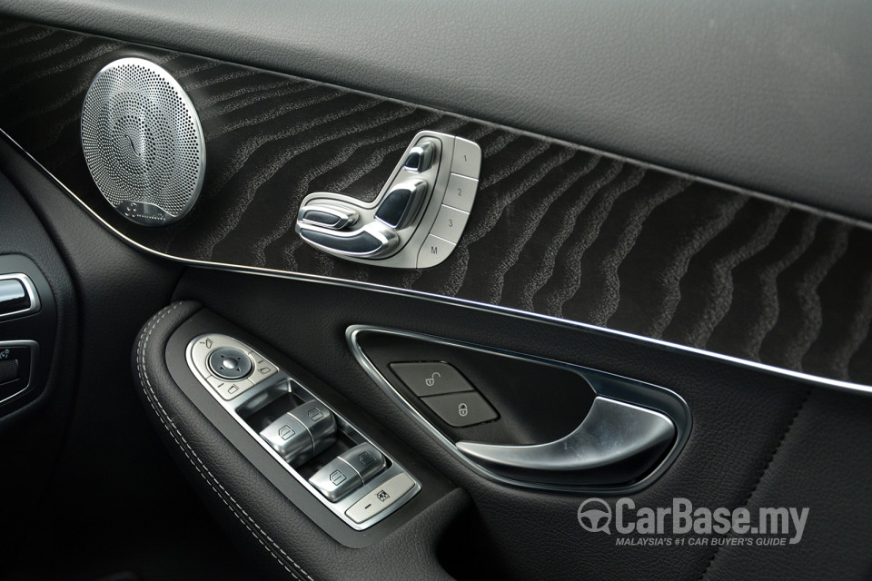 Mercedes-Benz GLC X253 (2016) Interior