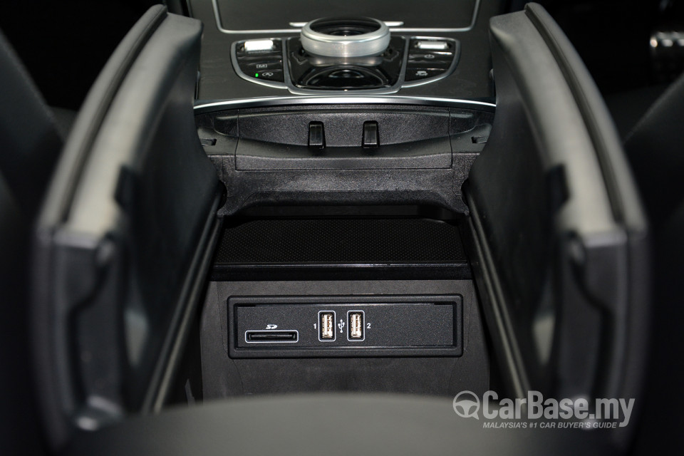 Mercedes-Benz GLC X253 (2016) Interior