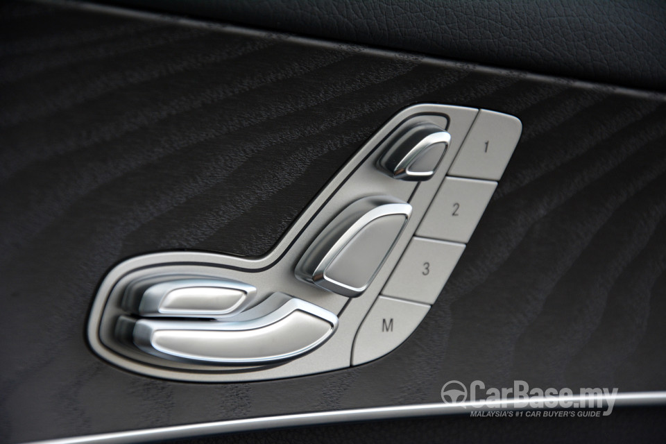 Mercedes-Benz GLC X253 (2016) Interior